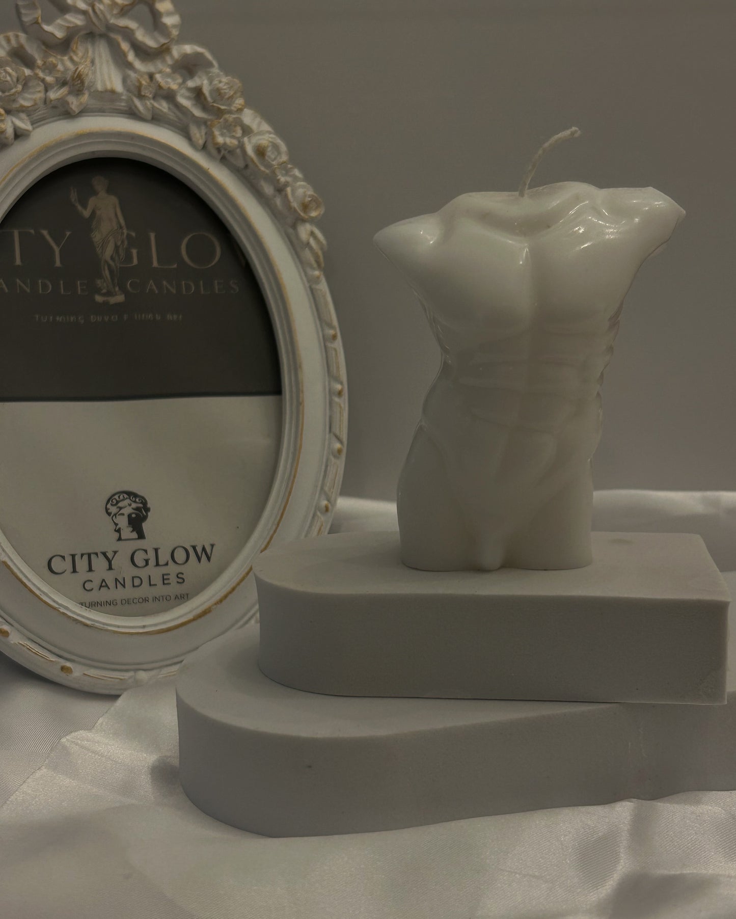 Male torso candle - Scent Burberry men